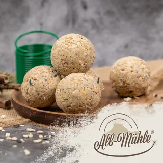 150 stuks. Lyra Pet® mezenbollen van de Alb-Mühle zonder net, volkoren & noten, 85 g per stuk + 2 dispensers by Lyra Pet – product photo 4 of 5