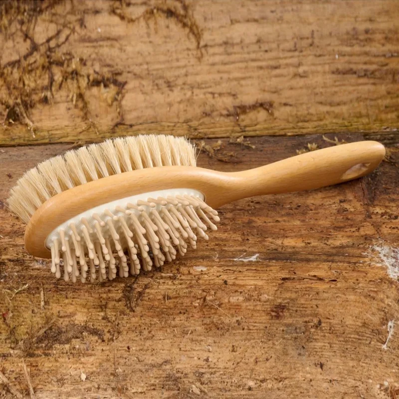 Paardenborstel – Natuurlijke Borstelharen & Houten Pinnen – Beukenhouten Handvat – 230 mm by Mars Coat-King in Beige – product photo