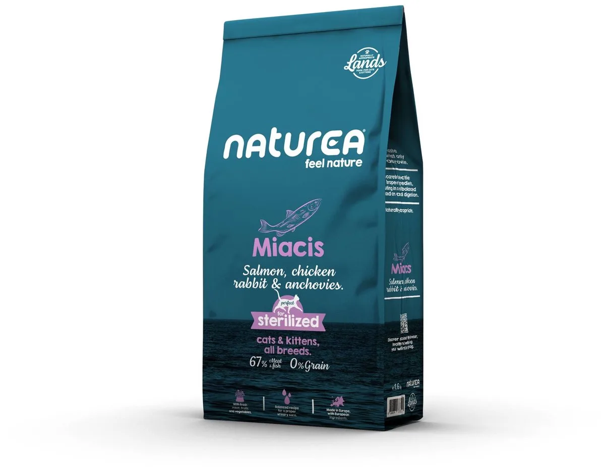 Cat Lands Salmon Chicken Rabbit Anchovies by Naturea – product photo