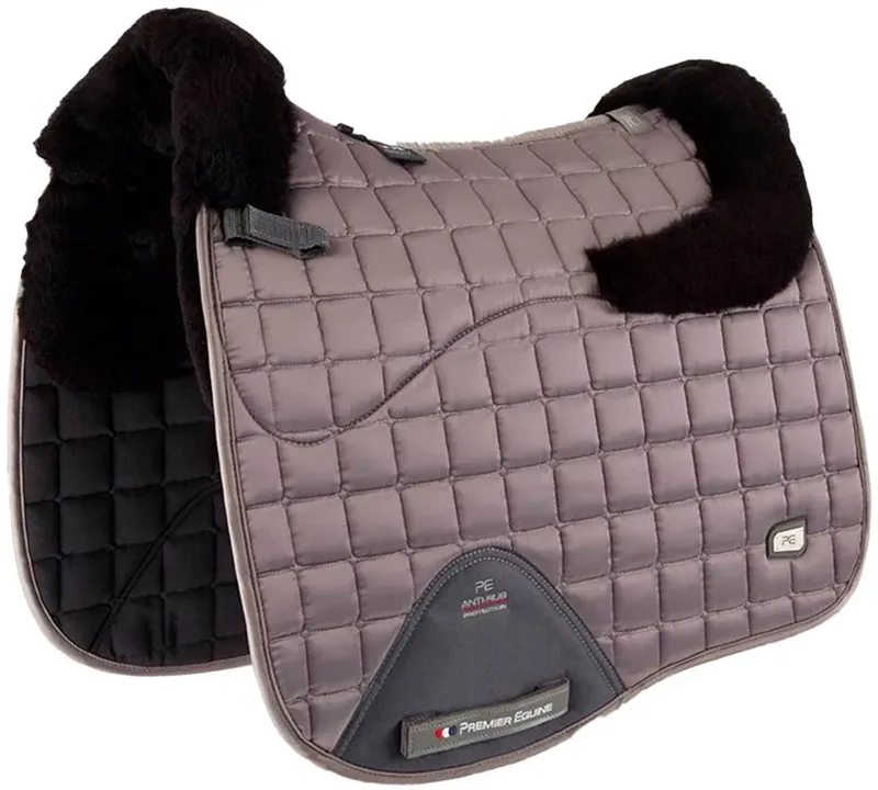 Atlantis Cc Satin Wool Dressage Zadeldekje Grijs Full von Premier Equine in Grau, Black Wool – Produktfoto