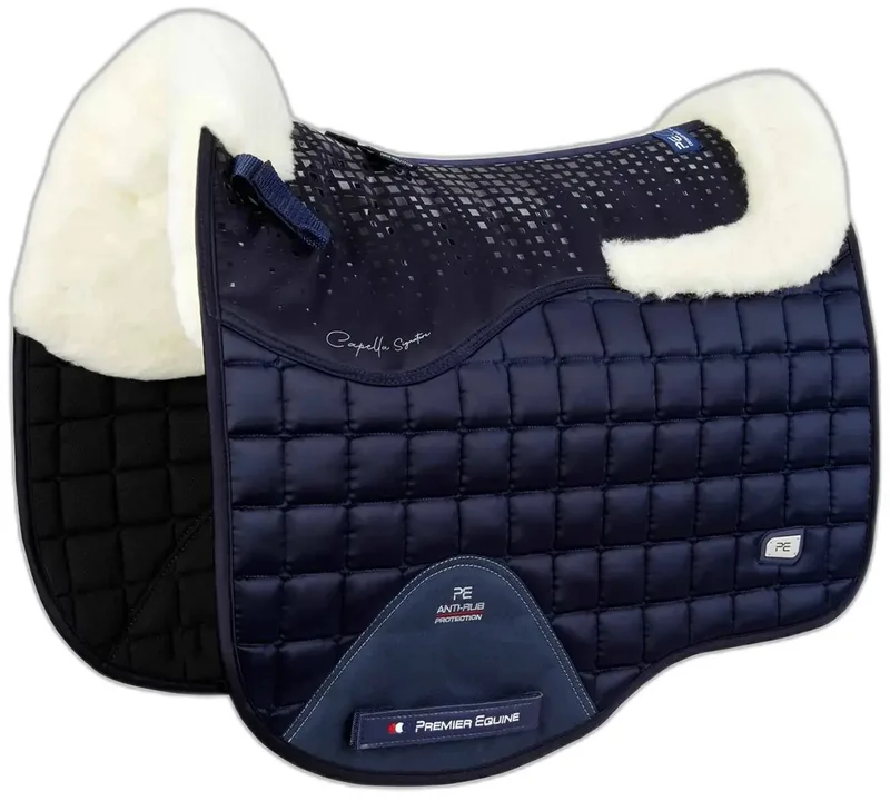 Capella Cc Merino Wool Dressage Zadeldekje Blauw Full von Premier Equine in Dunkelblau, Natural Wool – Produktfoto