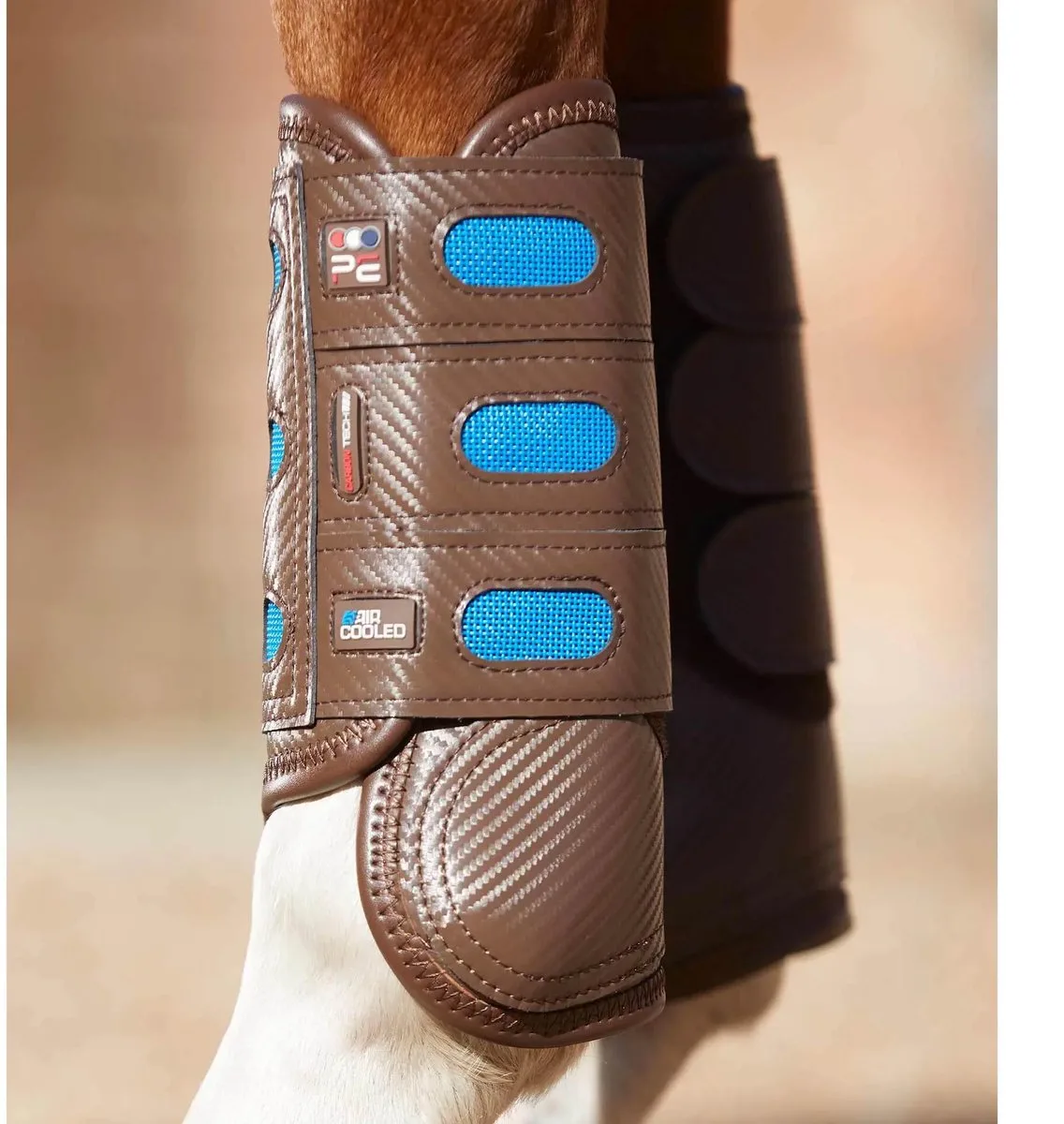 Gesloten beenkappen voor paarden Premier Equine Carbon Tech Air Cooled de Premier Equine en Marron – photo produit