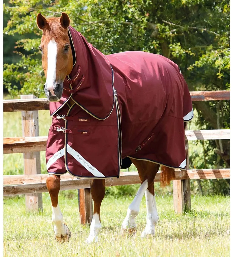 Waterdichte paardendeken met halsbedekking Premier Equine Buster 0 g de Premier Equine en Bordeauxrood – photo produit
