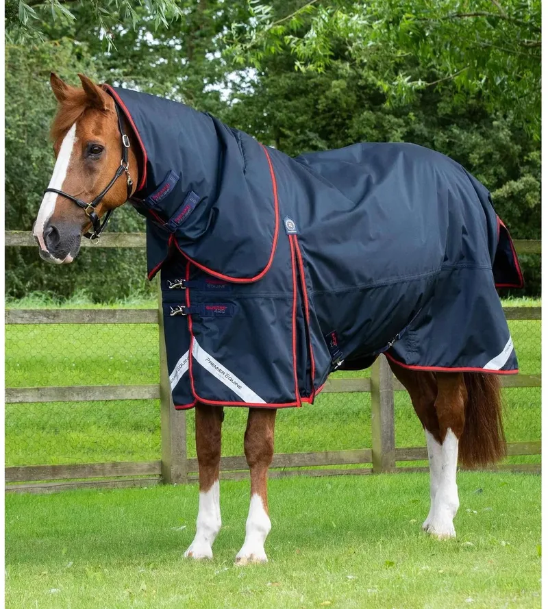 Waterdichte paardendeken met halsbedekking Premier Equine Buster 420 g Classic von Premier Equine in Marine – Produktfoto