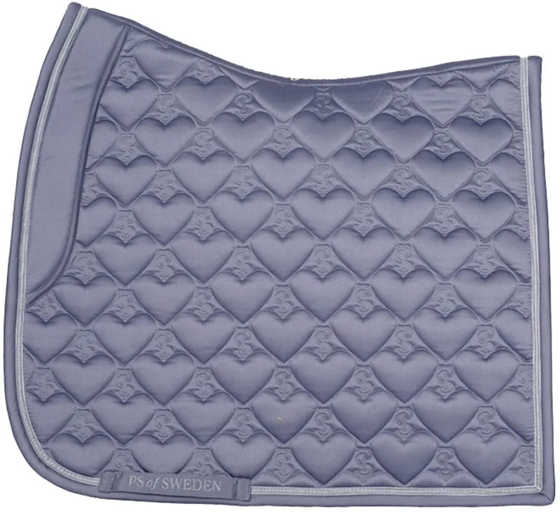 Heart Dressuur Zadeldekje Blauw Full fra PS of Sweden i Mist Blue – produktbillede