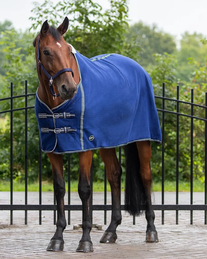 Deken fleece basic zonder singels Navy - 205 - Zweetdeken von QHP in Blau – Produktfoto