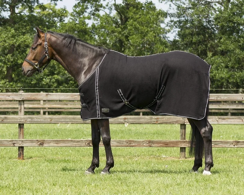 Fleecedeken New Basic met kruissingels - maat 135/185 de QHP en Noir – photo produit