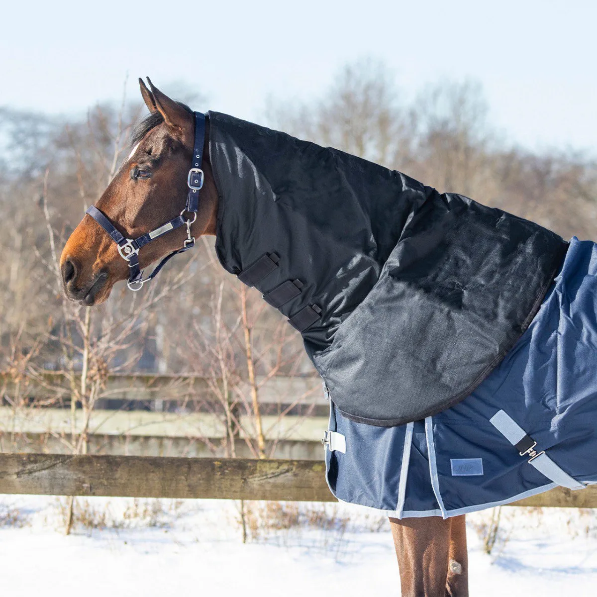 LOSSE HALS TURNOUT BIG NECK 150GR von QHP in Schwarz – Produktfoto