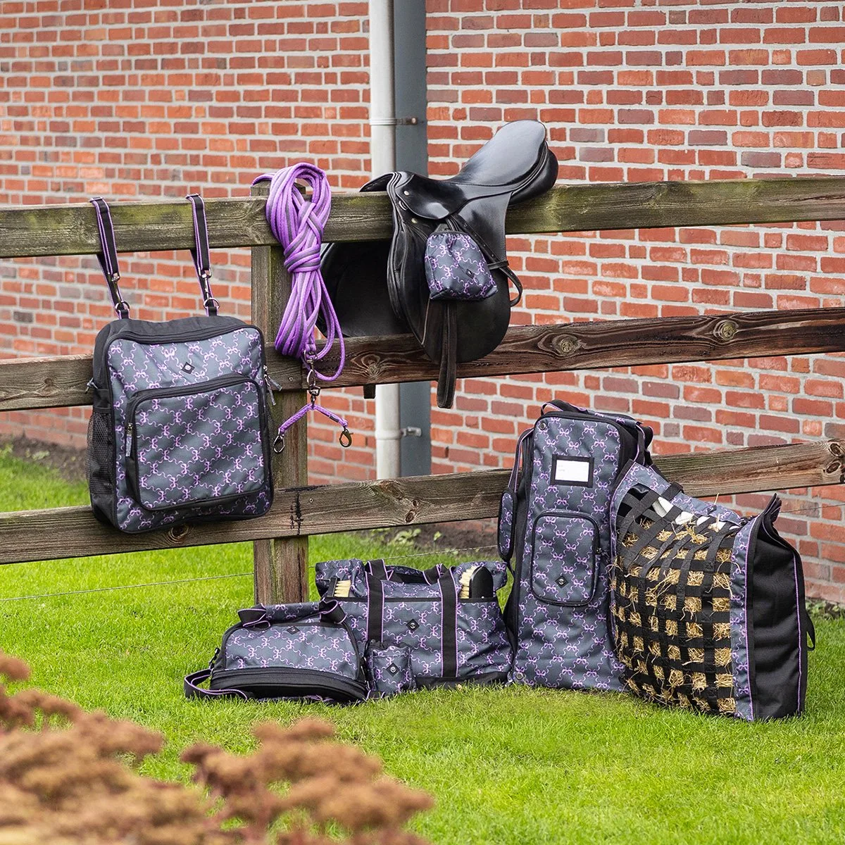 Stijgbeugelhoesjes Qhp Turnout van QHP in Paars – productfoto