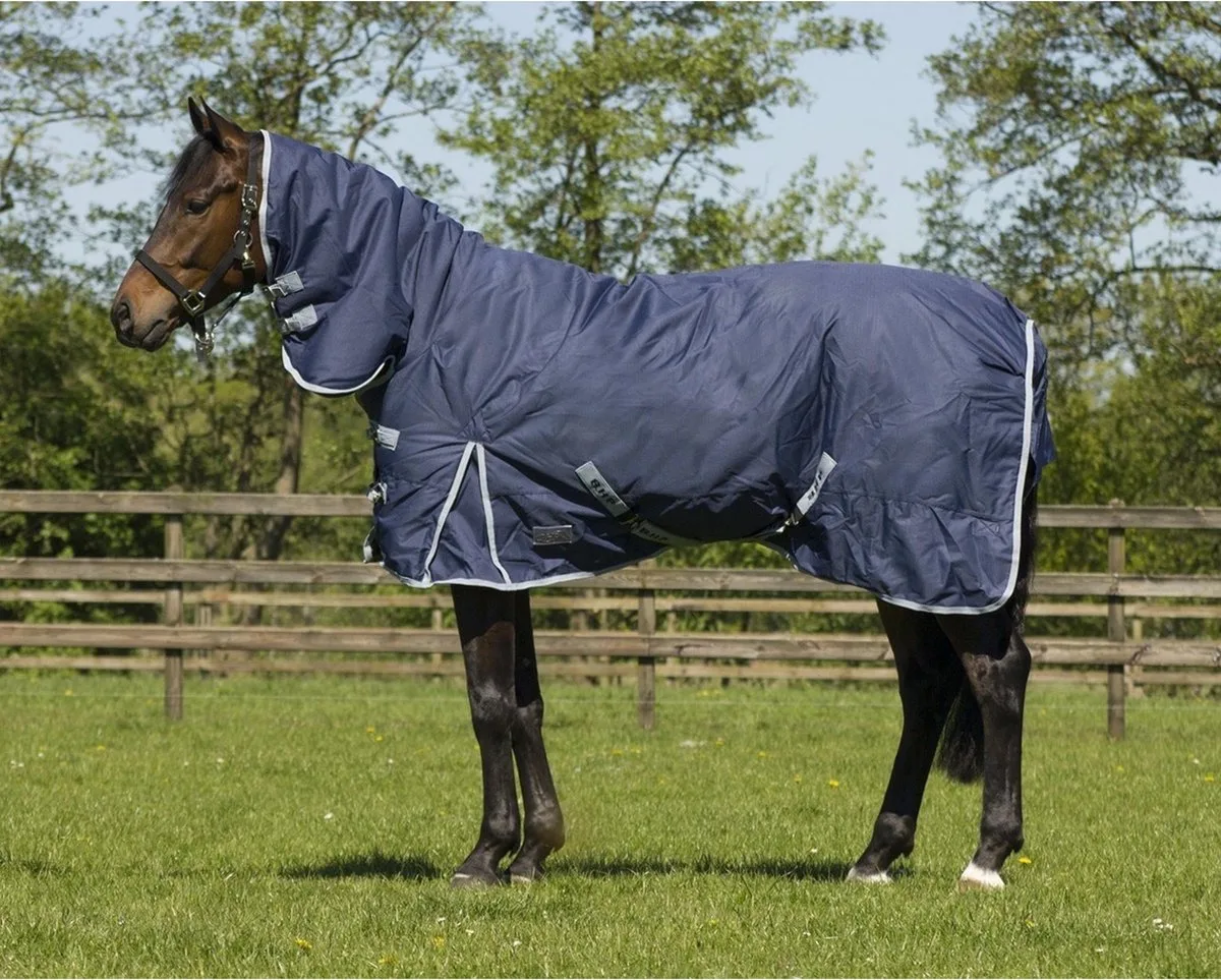 Turnoutdeken 6099 Vaste Hals 300gr Navy - 195 van QHP in Donkerblauw – productfoto