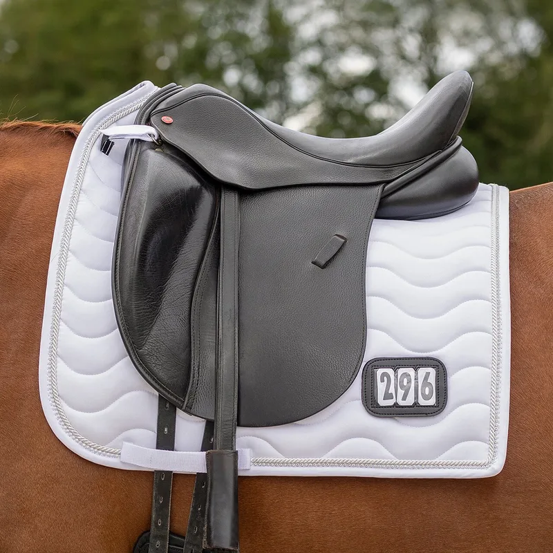 Zadeldek Qhp Nummer Dressuur by QHP in White – product photo