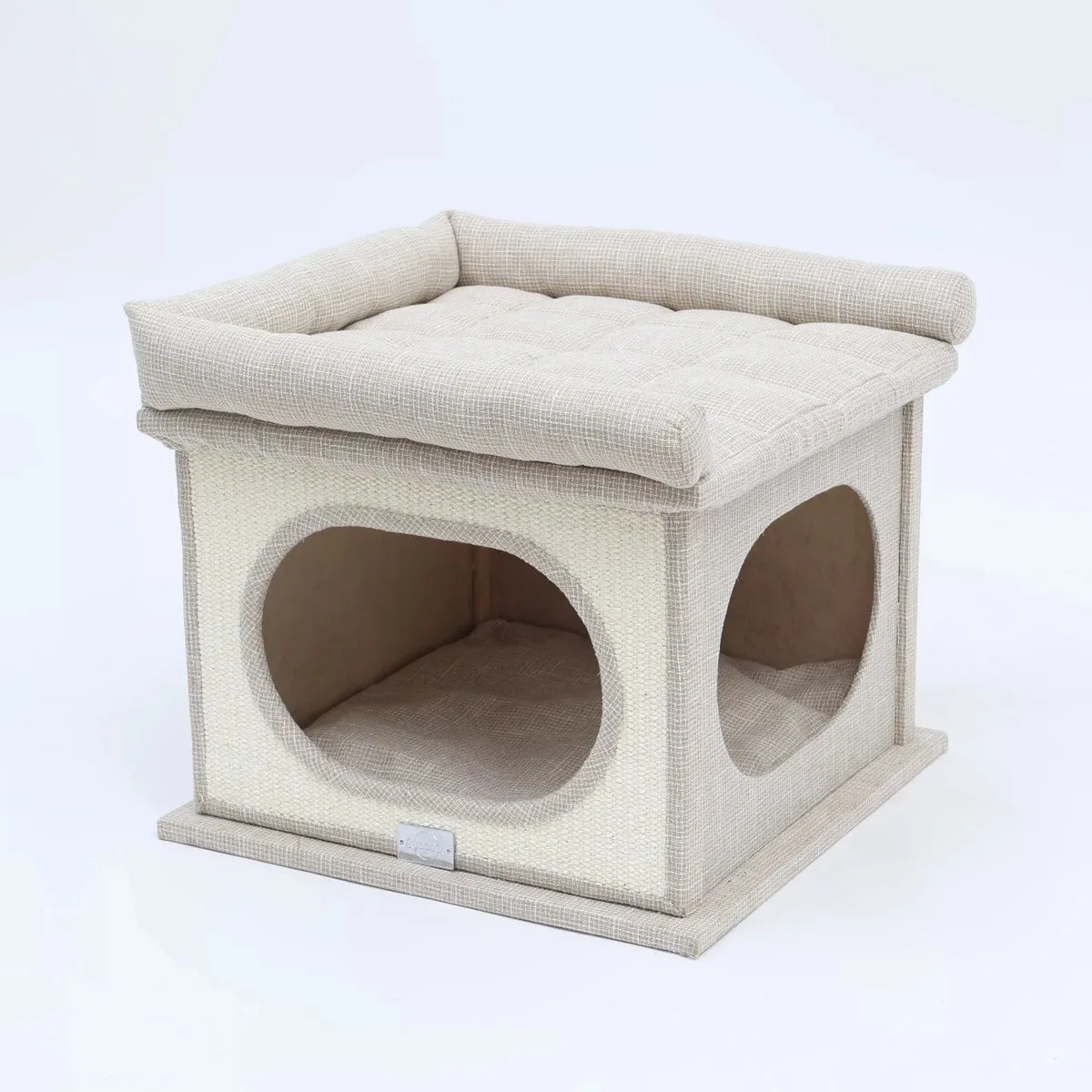 Kattenhuis of kattenmand of kattengrot met sisalmat fra Quapas i Beige – produktbillede