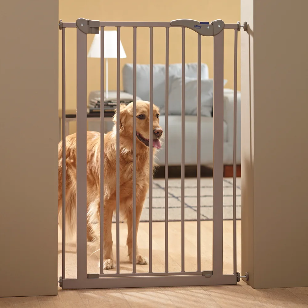 H 107 cm B 75 - 84 cm Savic Dog Barrier 2 Hondenhek fra Savic – produktbillede