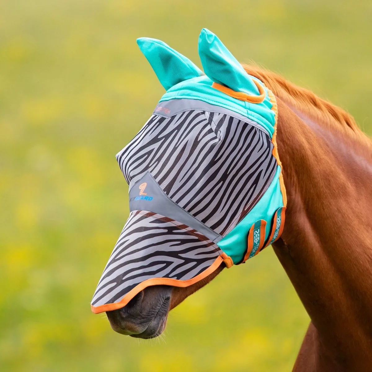 FLYGUARD PRO ZEB-TEK VLIEGENMASKER Zwart-wit från Shires – produktbild