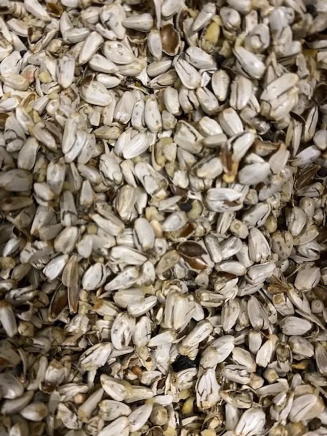 Vogelvoer- Vogelzaad- Gebroken Saffloorpitten- Kardizaad- Cardypitten- 2 kilo