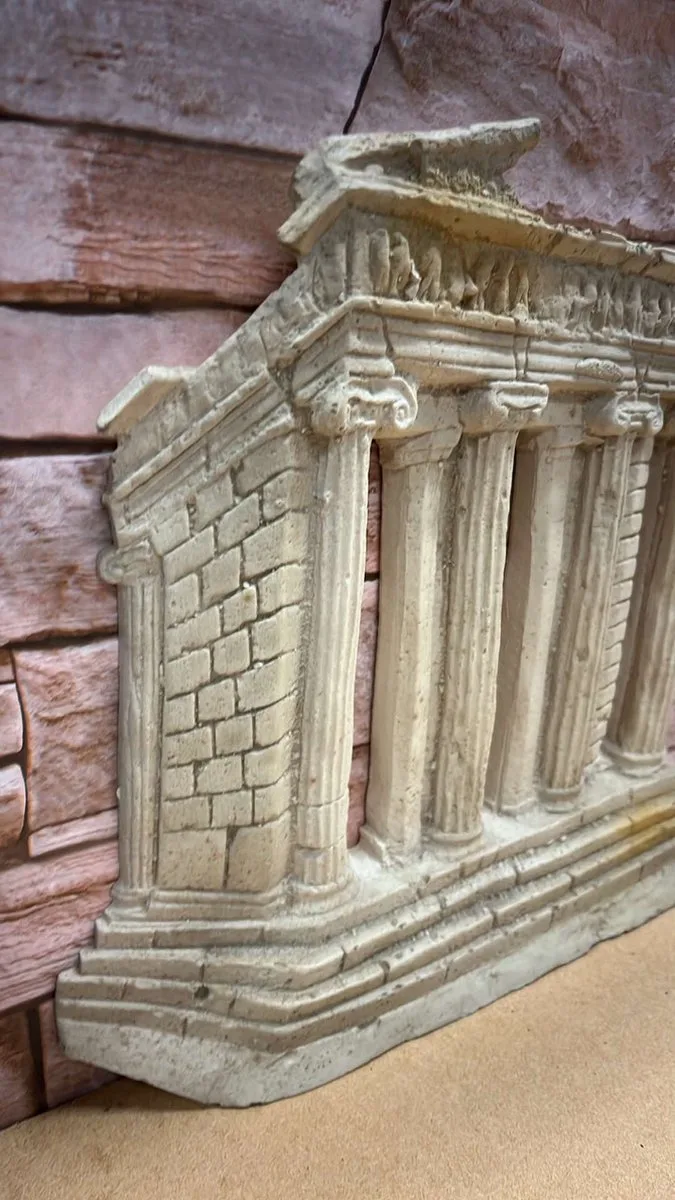 Stenen beeld grieks zuilen staand model - aquariumbeeld by Vadigran in Beige – product photo