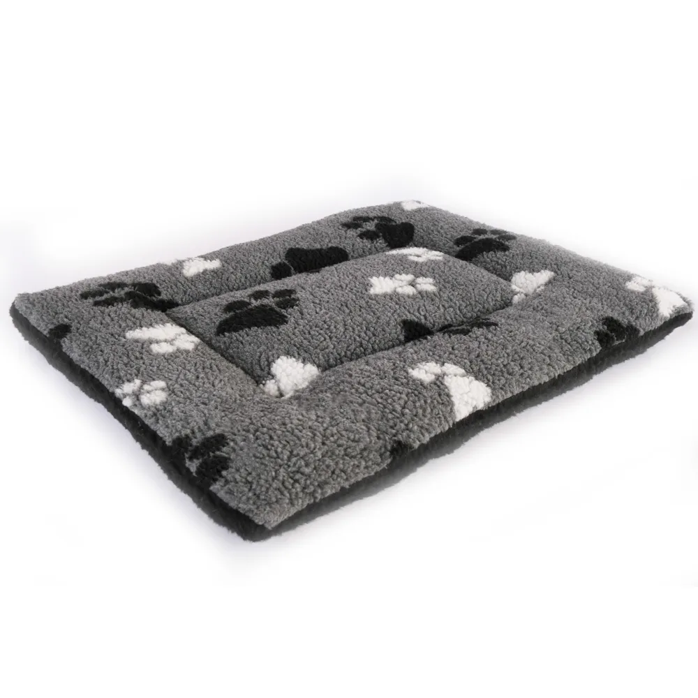 fleece kussen voor transportboxen grijs met pootjes 76x53x5cm hond by Vetbed – product photo