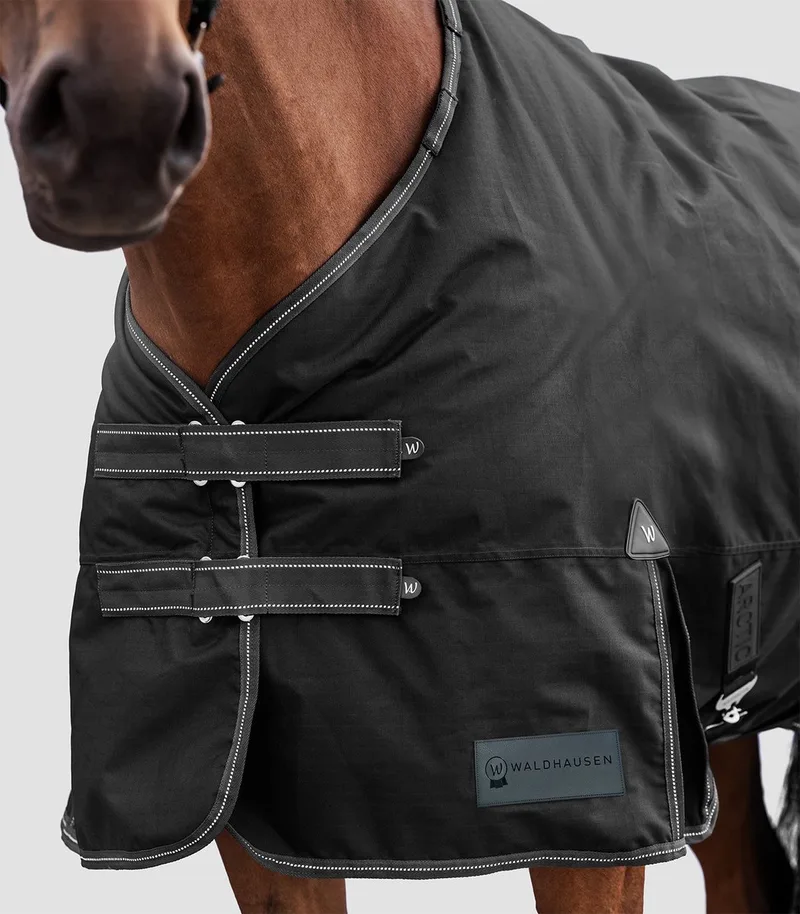 ARCTIC outdoordeken, 200 g von Waldhausen in Schwarz – Produktfoto