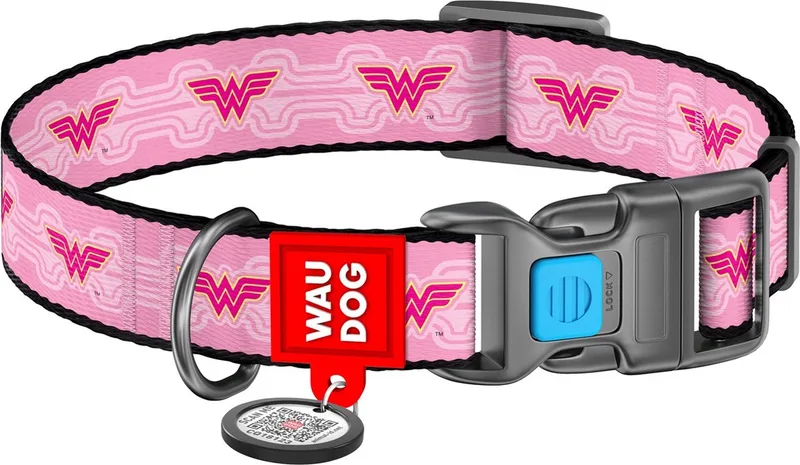 Wonder Woman Halsband / Hondenhalsband - Nylon - Gratis QR-tag - Breedte: 20 mm - Nekomtrek: 24 - 40 cm (GELIEVE ALVORENS BESTELLEN OPMETEN) de Waudog en Rose – photo produit