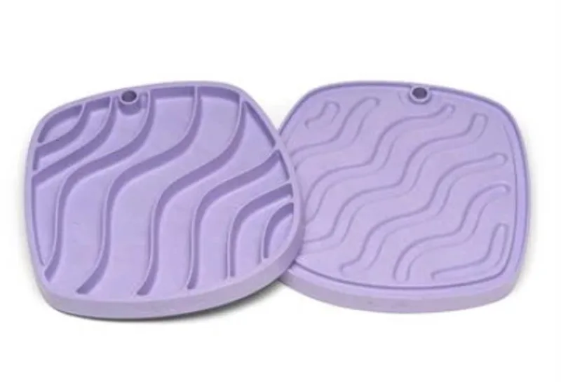 Seaflex Feast Mat Hondenspeelgoed - Slowfeeder en Likmat in 1 - Duurzaam & Antislip - 25 x 25 cm de West Paw en Lavendel – photo produit