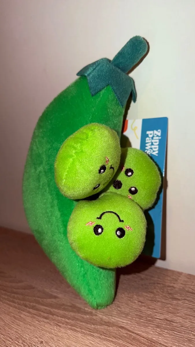 Zippy Burrow – Peas in a Pod hondenspeelgoed by Zippy Paws in Green – product photo